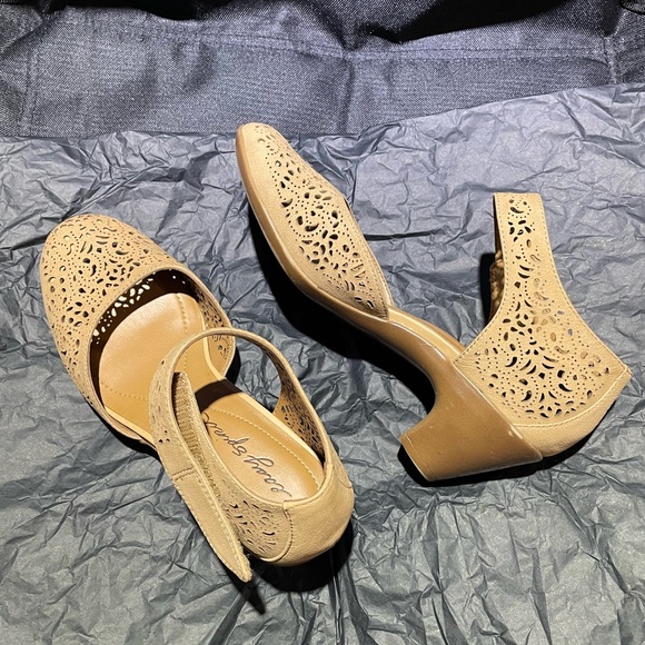 Easy Spirit Heels - Picture 4 of 6